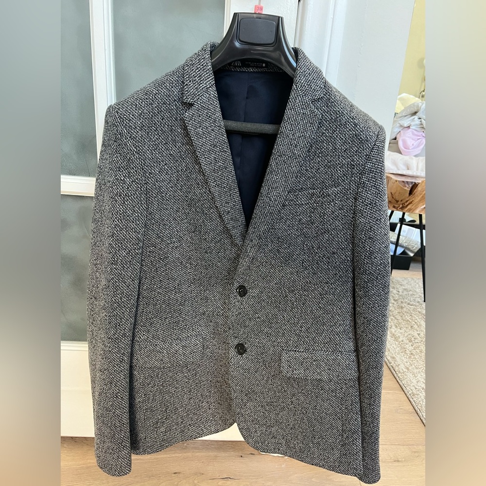 Zara size 38R blazer / sport coat. Excellent condition, but not my size.